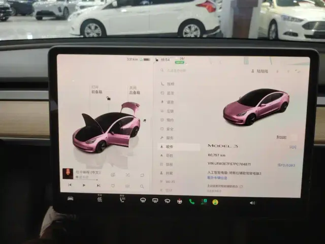 Tesla Model 3 — Фото автомобиля 14