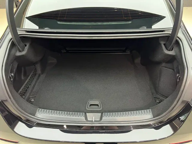 Mercedes-Benz Mercedes-Benz E-Class 2025 E 300 L Luxury — Фото автомобиля 4