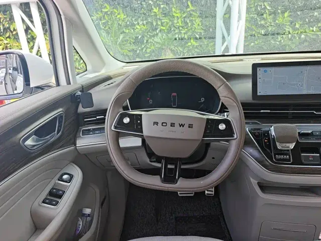 Roewe iMAX8 — Фото автомобиля 11