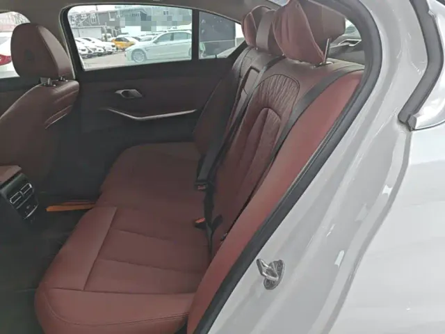 BMW 3 Series — Фото автомобиля 16