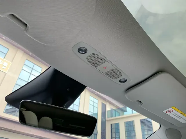 Tesla Model Y — Фото автомобиля 26