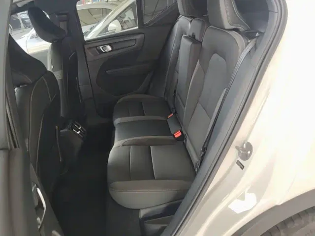 Volvo XC40 — Фото автомобиля 16