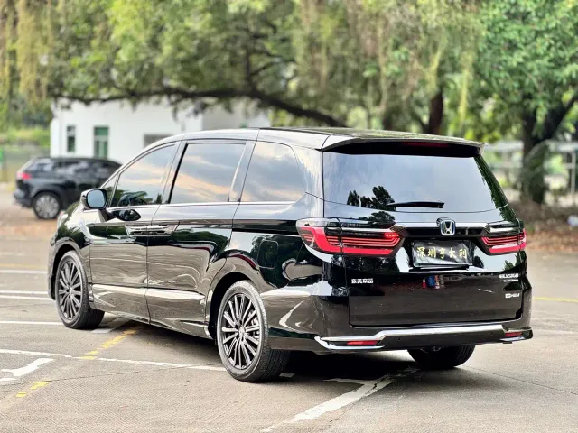Honda Elysion — Фото автомобиля 5