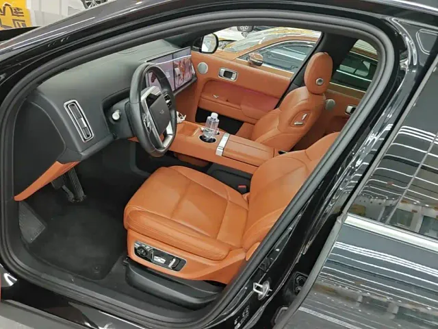 Li Auto L8 — Фото автомобиля 14
