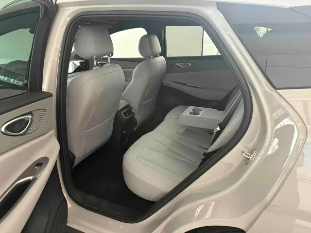 BYD Sealion 06 — Фото автомобиля 7