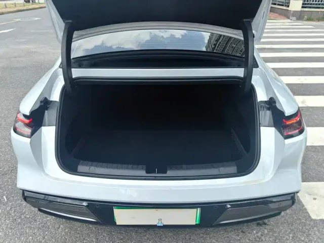 Geely Galaxy E8 — Фото автомобиля 7