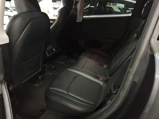 Tesla Model Y — Фото автомобиля 16