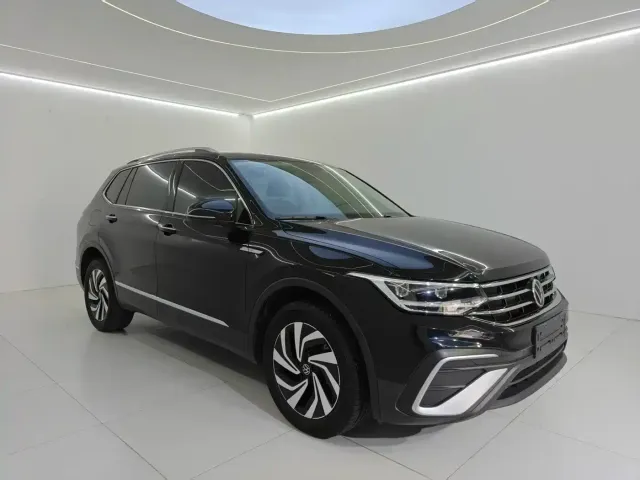 Volkswagen Tiguan L — Фото автомобиля 3
