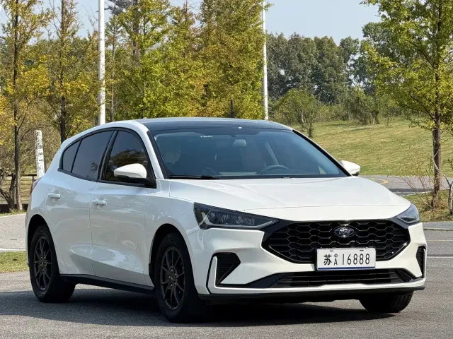 Ford Focus — Фото автомобиля 3