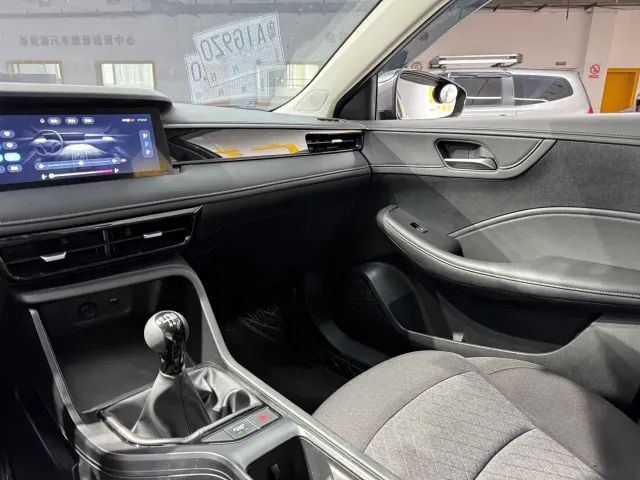 Roewe i5 — Фото автомобиля 8