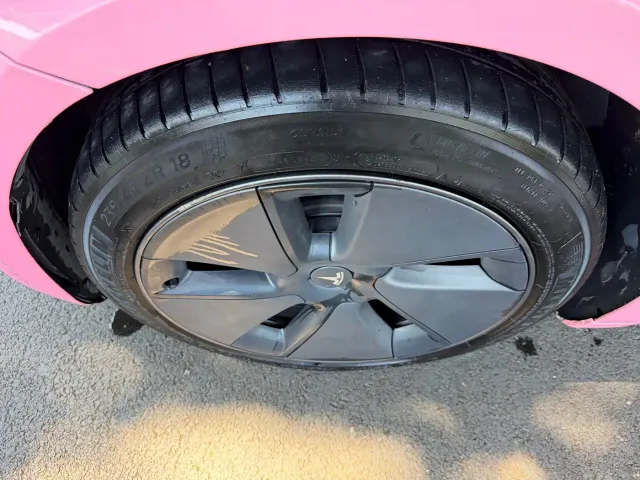 Tesla Model 3 — Фото автомобиля 4