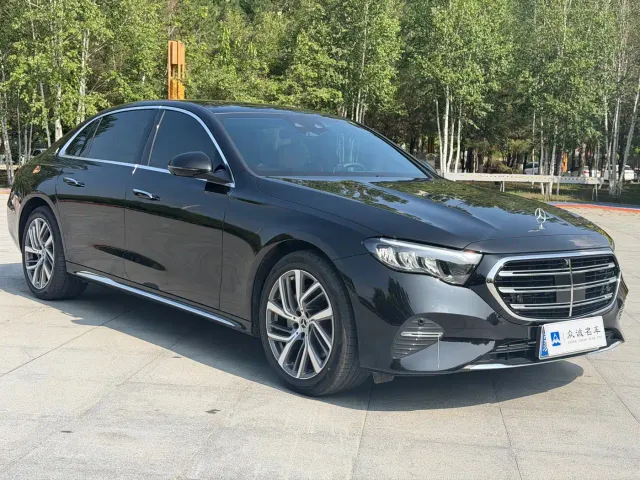 Mercedes-Benz E-Class — Фото автомобиля 3