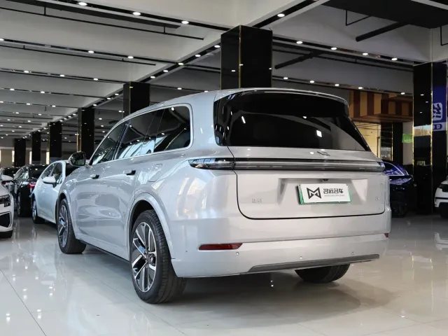 Li Auto L9 — Фото автомобиля 24