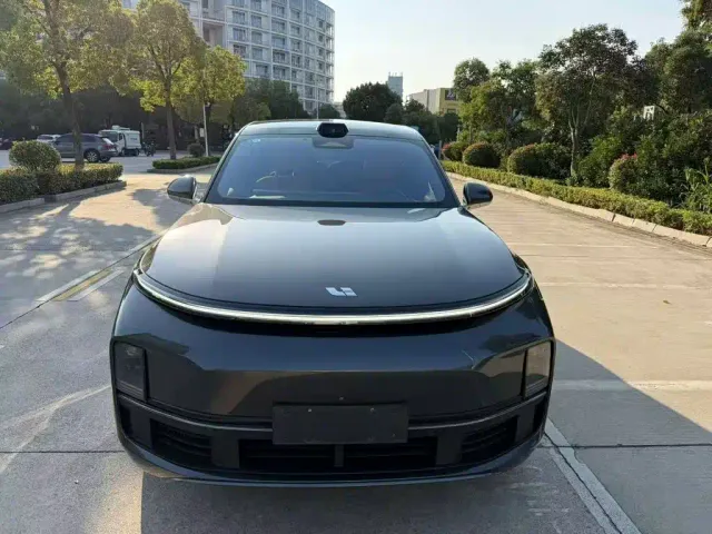 Li Auto L8 — Фото автомобиля 2