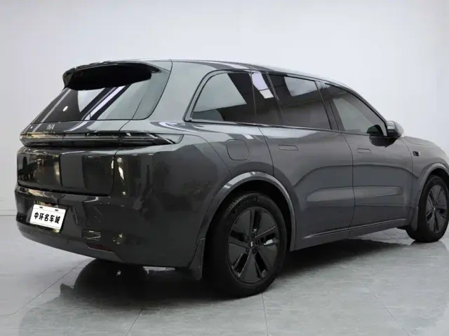 Li Auto L8 — Фото автомобиля 18