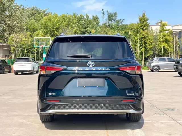 Toyota Granvia — Фото автомобиля 6