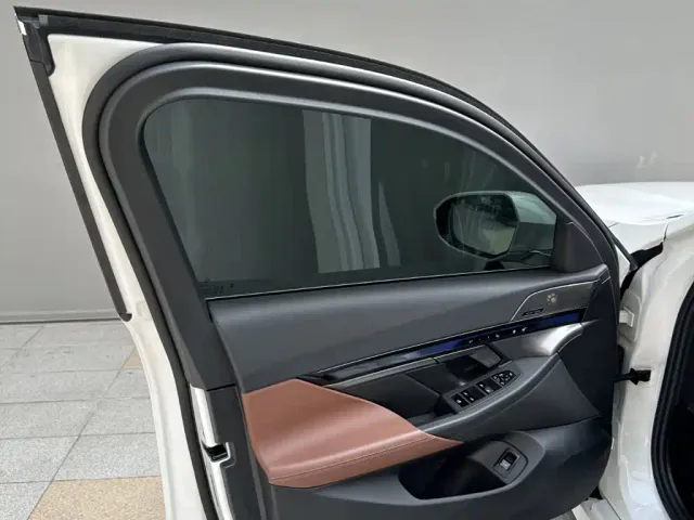 BMW 5 Series — Фото автомобиля 12