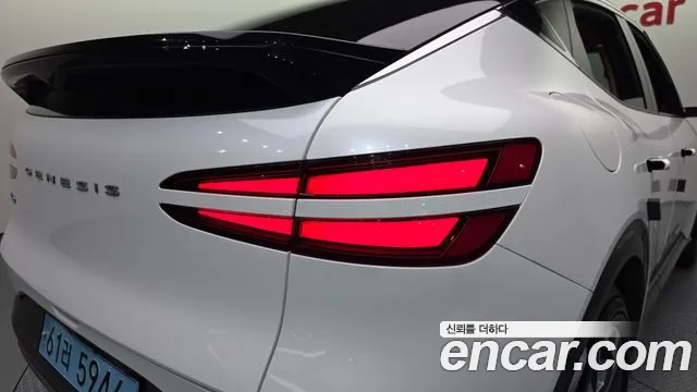Genesis GV60 — Фото автомобиля 8