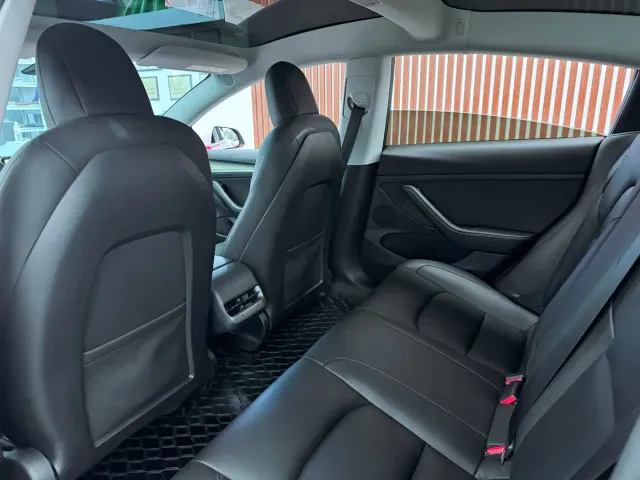 Tesla Model 3 — Фото автомобиля 9