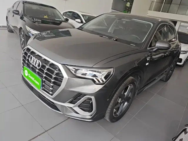 Фотография автомобиля — Audi Q3