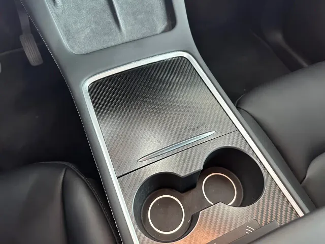 Tesla Model Y — Фото автомобиля 12