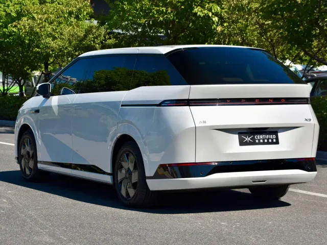Xpeng X9 — Фото автомобиля 3