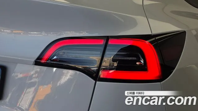 Tesla Model Y — Фото автомобиля 8