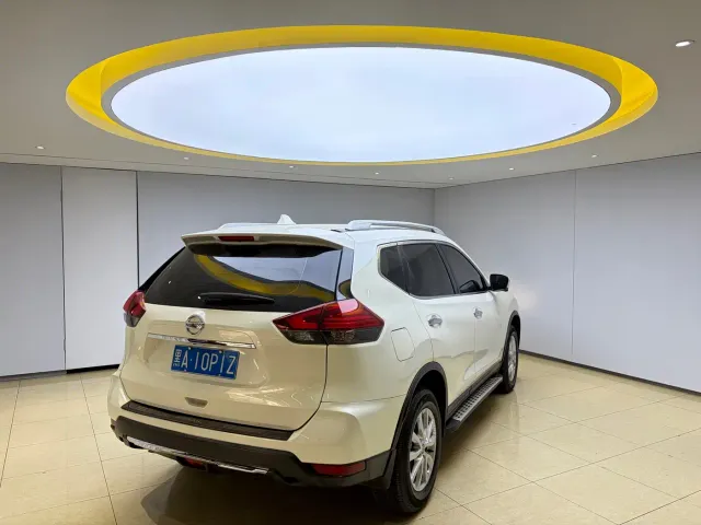 Nissan X-Trail — Фото автомобиля 4
