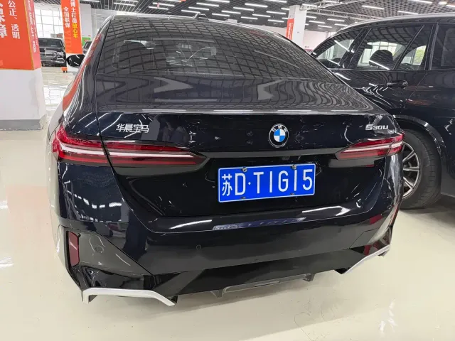 BMW 5 Series — Фото автомобиля 3