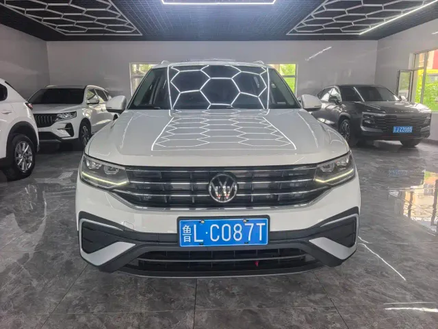 Фотография автомобиля — Volkswagen Tiguan L