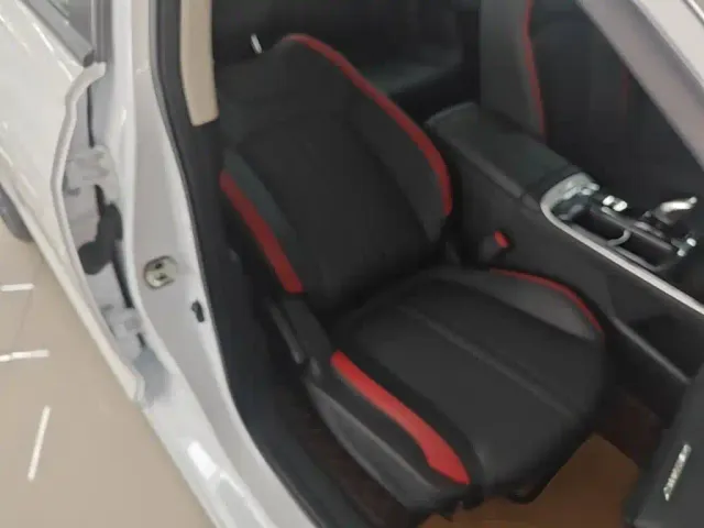Dongfeng Yixuan MAX — Фото автомобиля 24