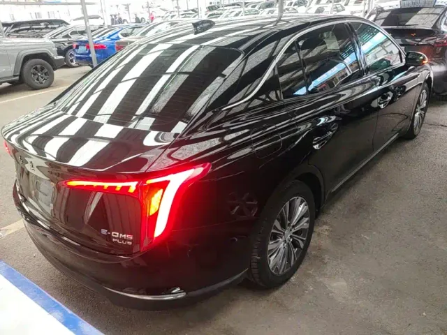 Hongqi E-QM5 — Фото автомобиля 6