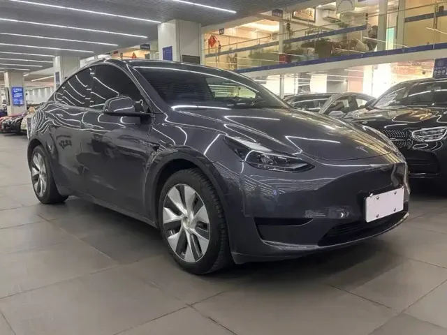 Tesla Model Y 2022 Facelift Rear-Wheel Drive Version — Фото автомобиля 3
