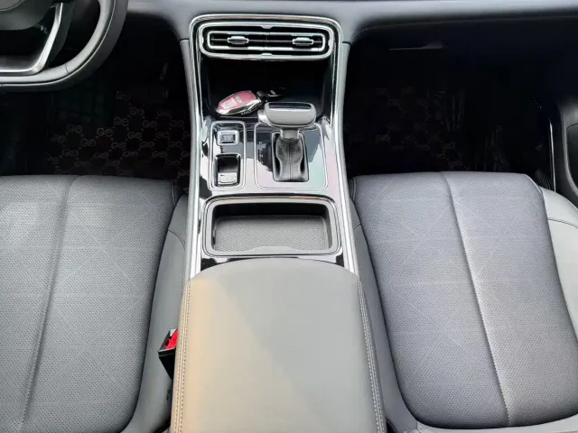 Geely Emgrand — Фото автомобиля 16