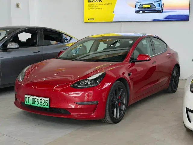 Фотография автомобиля — Tesla Model 3