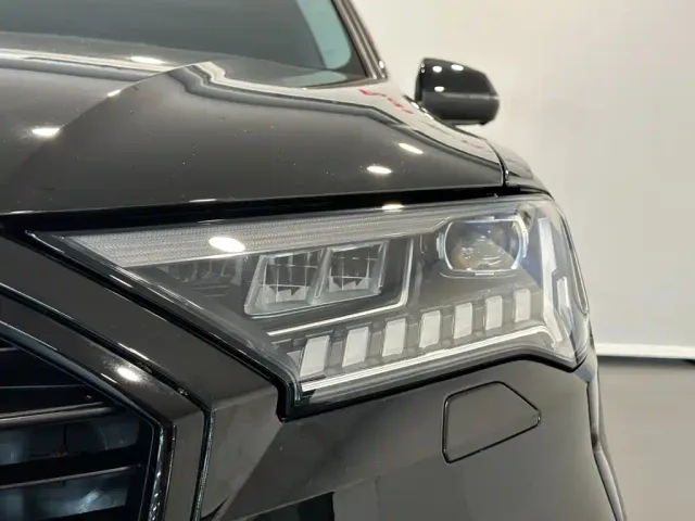 Audi Q7 — Фото автомобиля 14