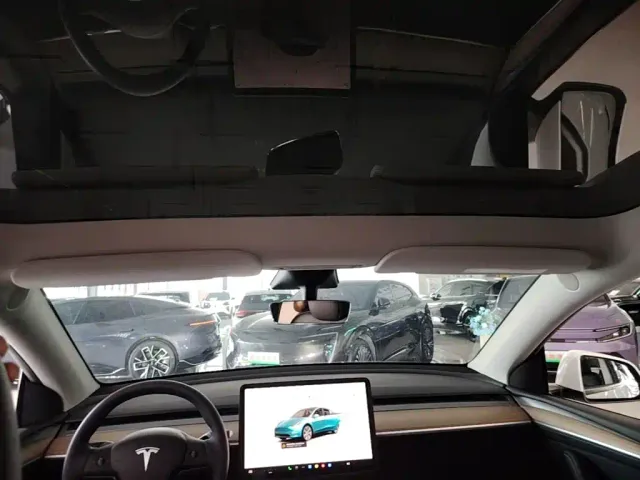 Tesla Model Y — Фото автомобиля 16