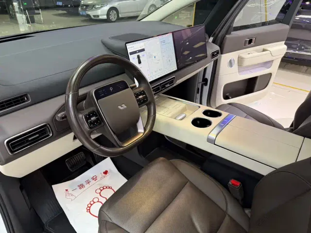 Li Auto MEGA — Фото автомобиля 4
