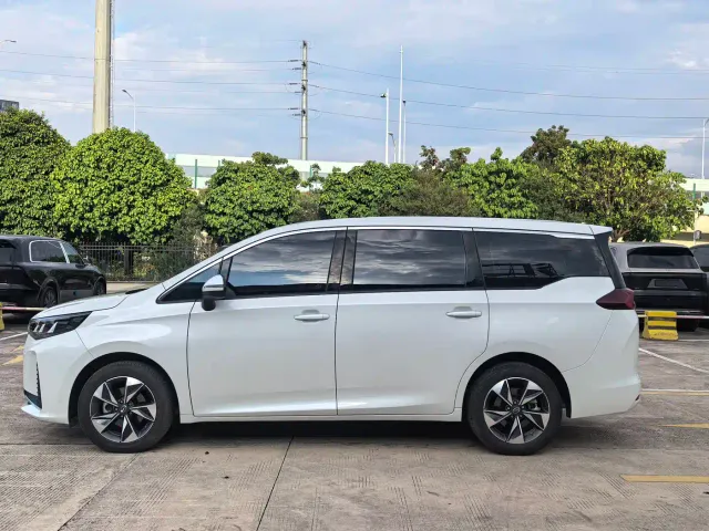 GAC Trumpchi M6 — Фото автомобиля 4