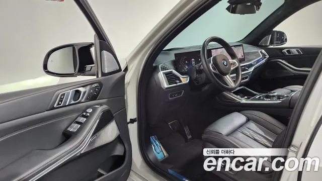 BMW X7 M60i xDrive M Sport 6 мест — Фото автомобиля 10