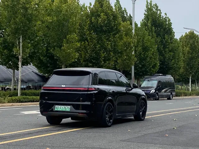 Li Auto L8 — Фото автомобиля 9