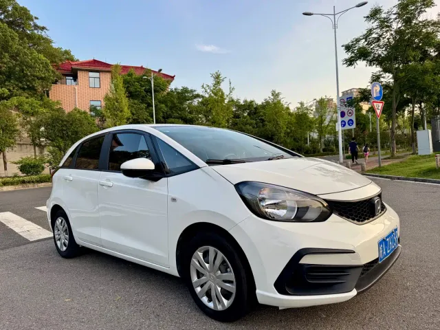 Honda Fit — Фото автомобиля 4