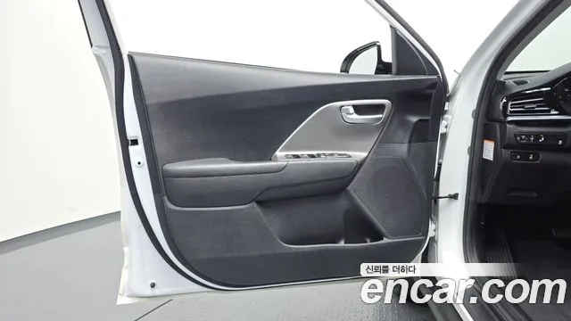 Kia Niro — Фото автомобиля 13
