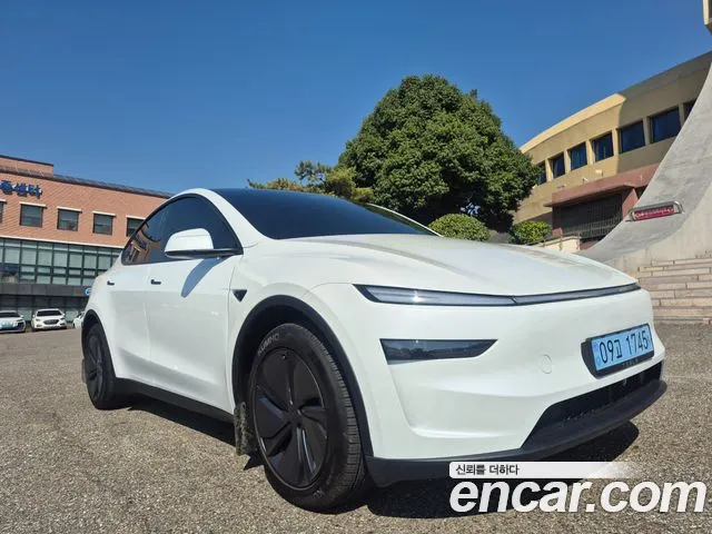 Tesla Model Y — Фото автомобиля 12