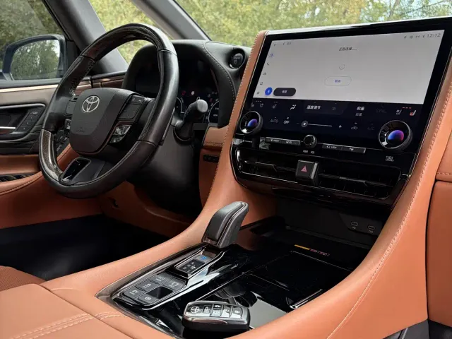 Toyota Alphard — Фото автомобиля 8