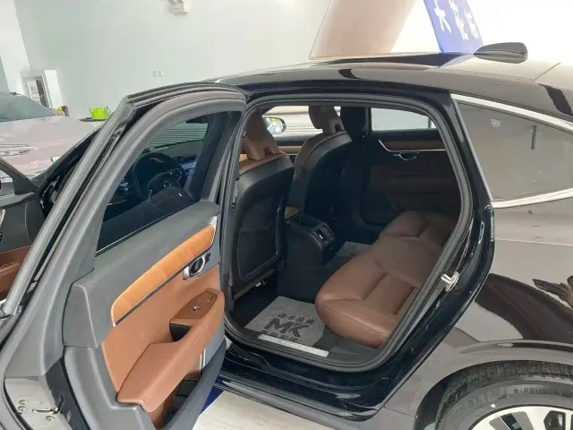 Volvo Volvo S90 2022 B5 Momentum Luxury Edition — Фото автомобиля 5