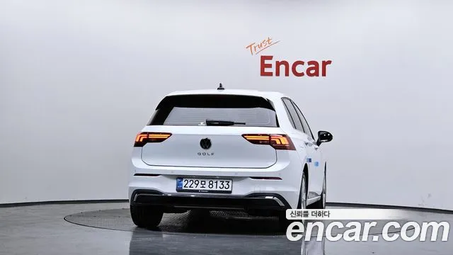 Volkswagen Golf Golf 8 поколение 2.0 TDI Premium — Фото автомобиля 4