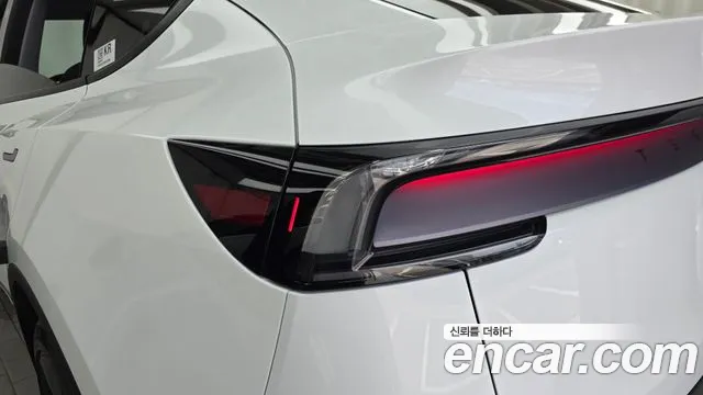 Tesla Model Y — Фото автомобиля 22
