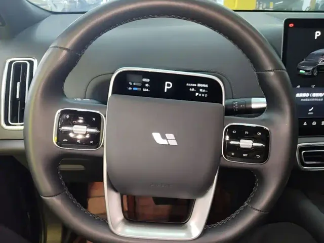 Li Auto L9 — Фото автомобиля 10
