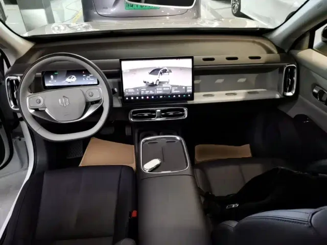 Leapmotor B10 — Фото автомобиля 9
